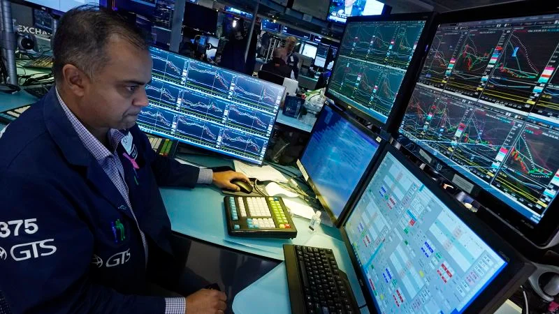 Stocks Plunge as Yields Surge, Dow Drops Over 400 Points