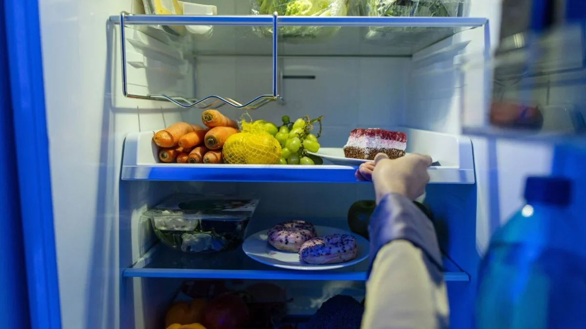 Midnight Munchies Tied to Worse Gut Health, Especially Under Stress
