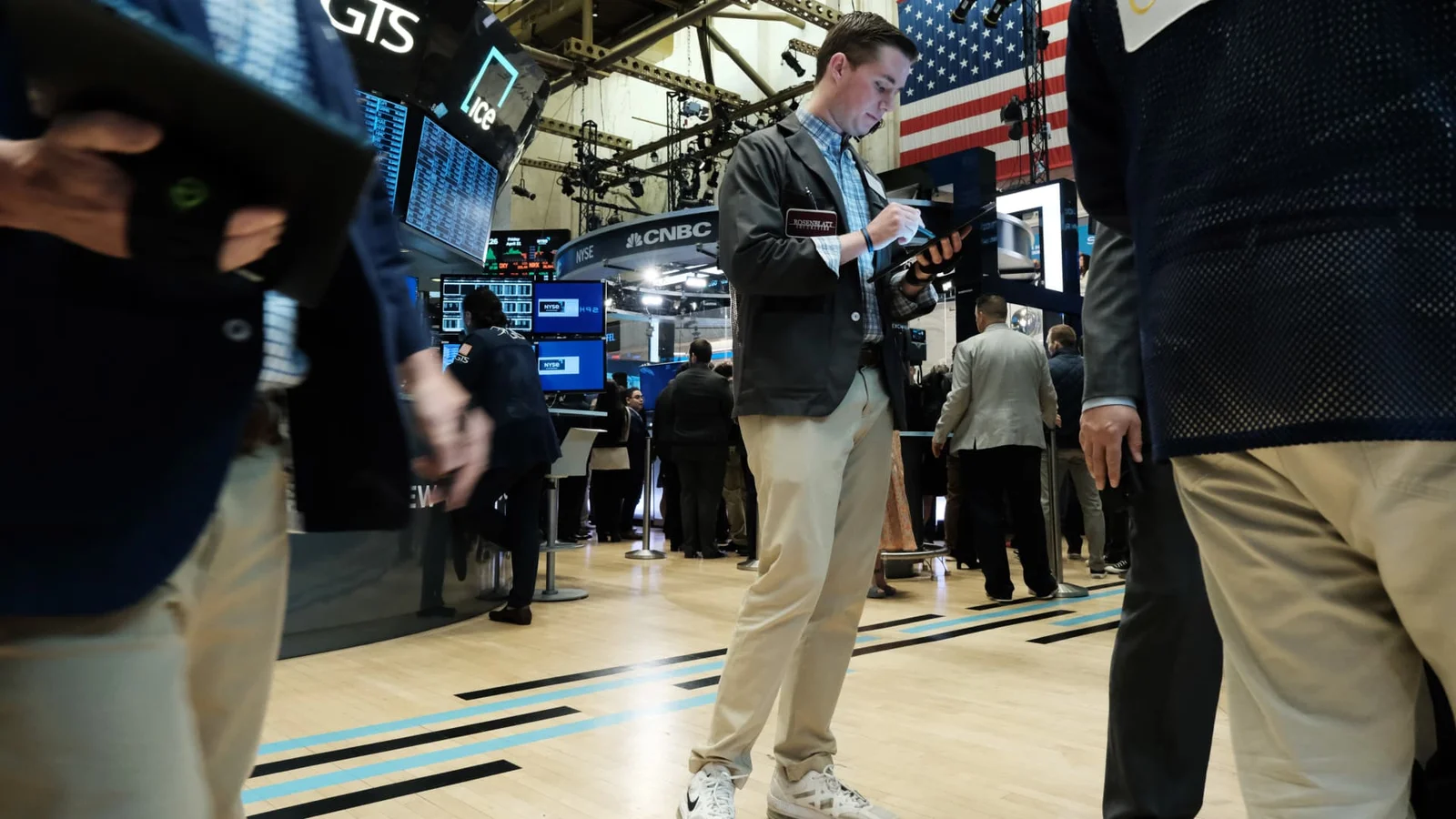 Investor Confusion Mounts Amid Recession and Inflation Fears