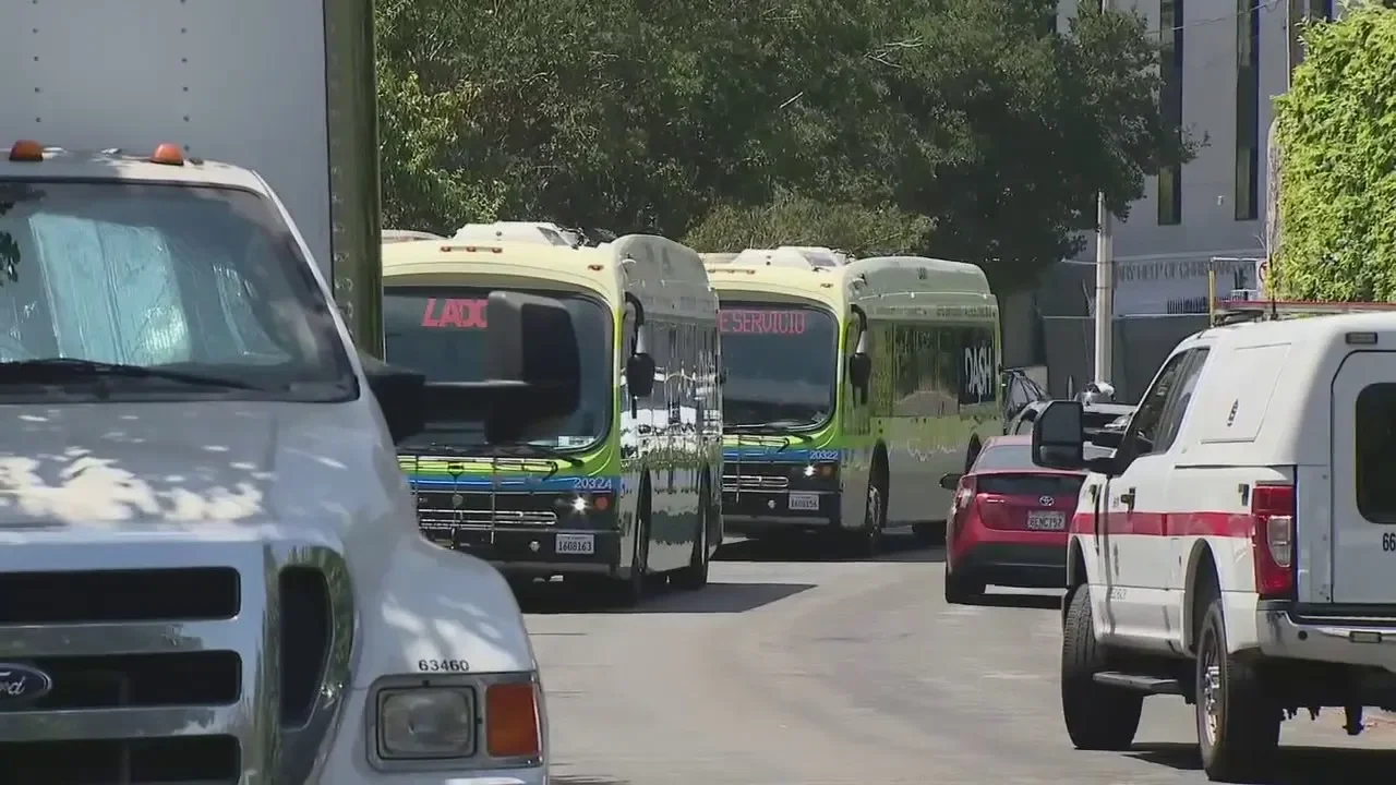 Fifth Texas Migrant Bus Reaches Los Angeles