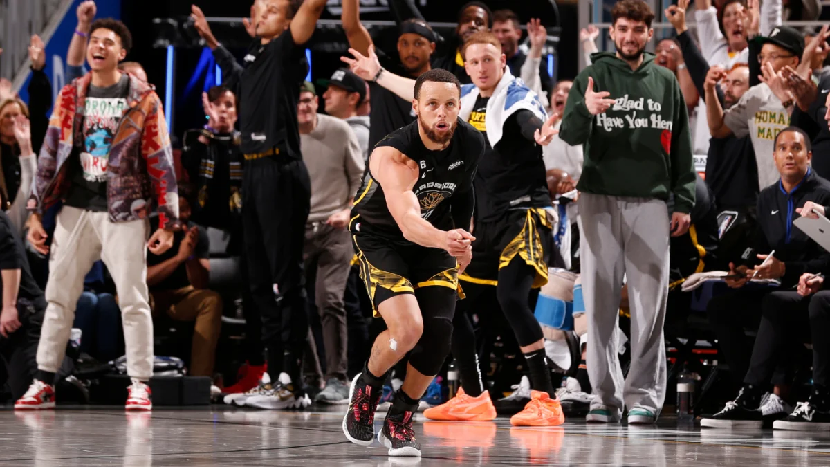 Warriors' second-half surge against Pelicans feels like old times.