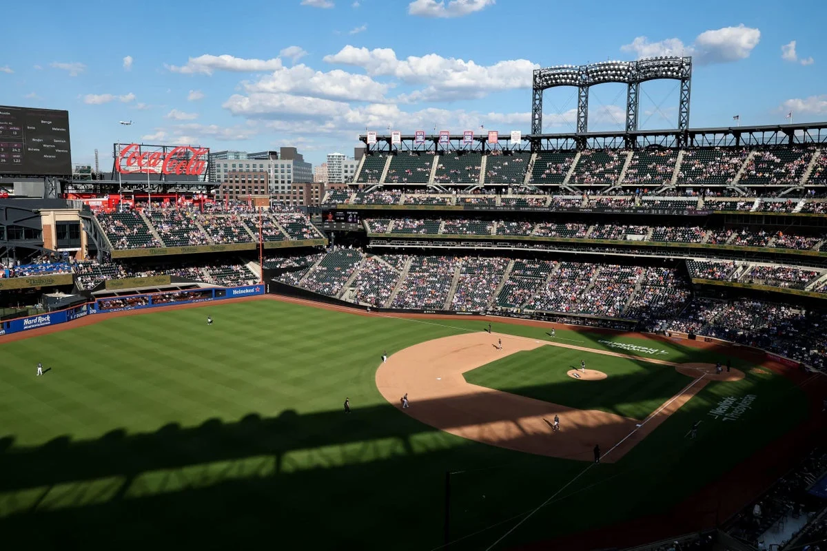 Sox Arrive in New York Just in Time for Mets Tilt After Flight Delay