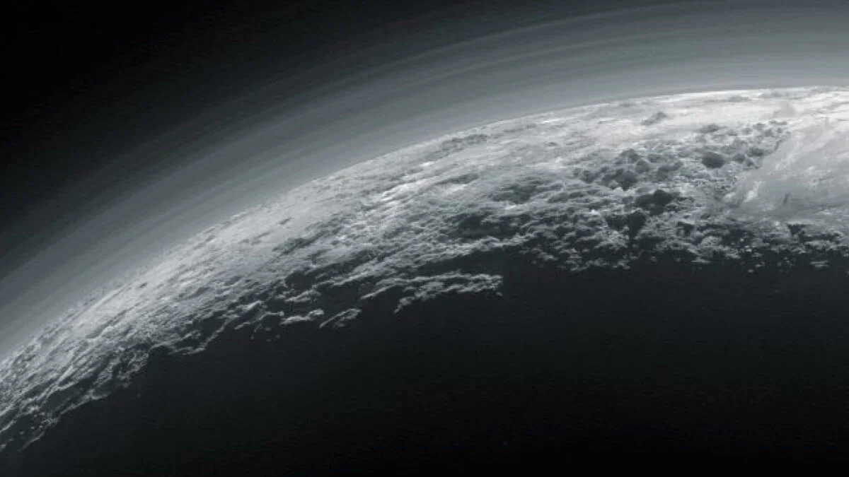 Pluto's Atmosphere Thins as It Recedes, Hinting at Collapse