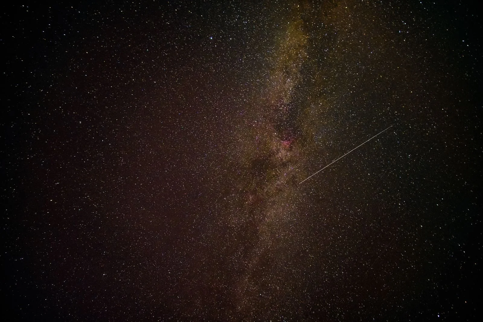 Seven-Billion-Year-Old Stardust Grain Sheds Light on Galactic History