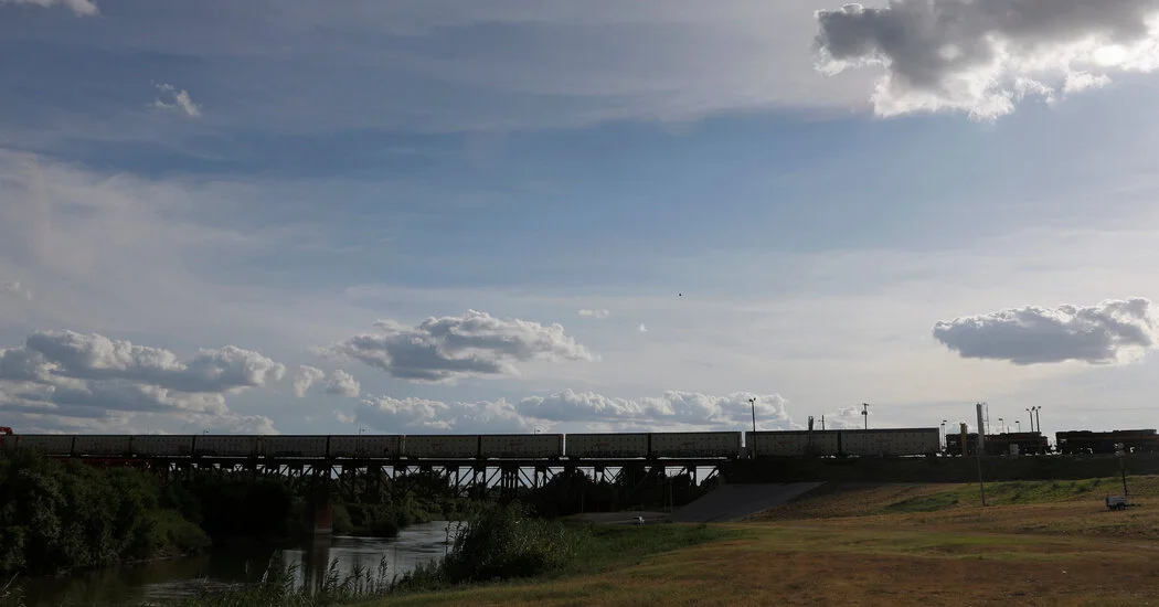 Six Migrants Die in Laredo Boxcar, Investigators Probe Identities