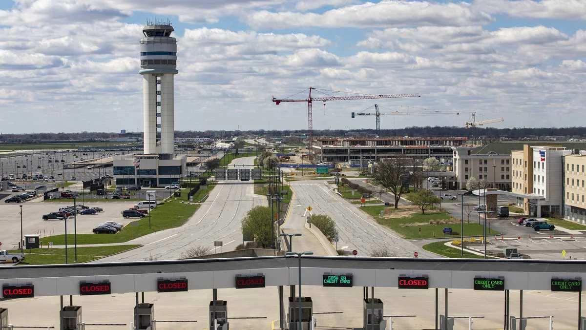 Possible bird strike causes American Airlines engine fire.