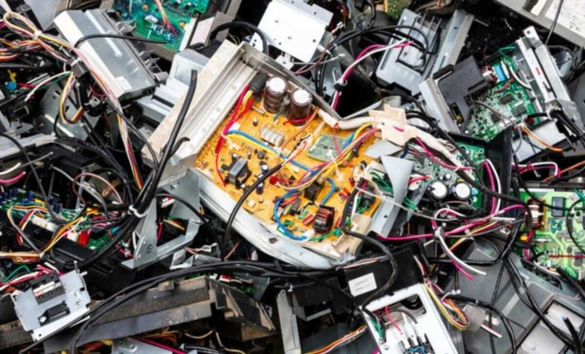 Whey-Based Sponge Extracts 22-Carat Gold from Old Computer Boards