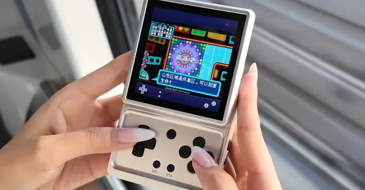 Anbernic RG Rotate: a compact Android handheld with a swiveling screen