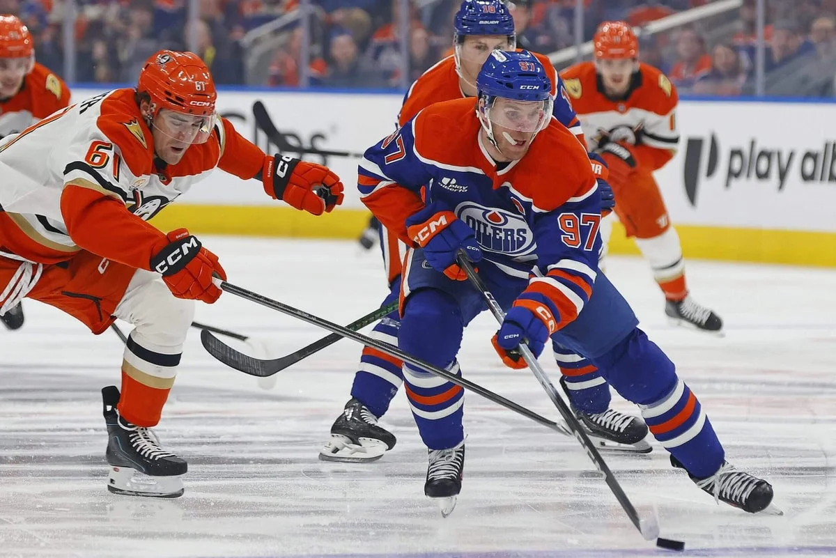 McDavid avoids injury scare, but Oilers seek playoff breakout