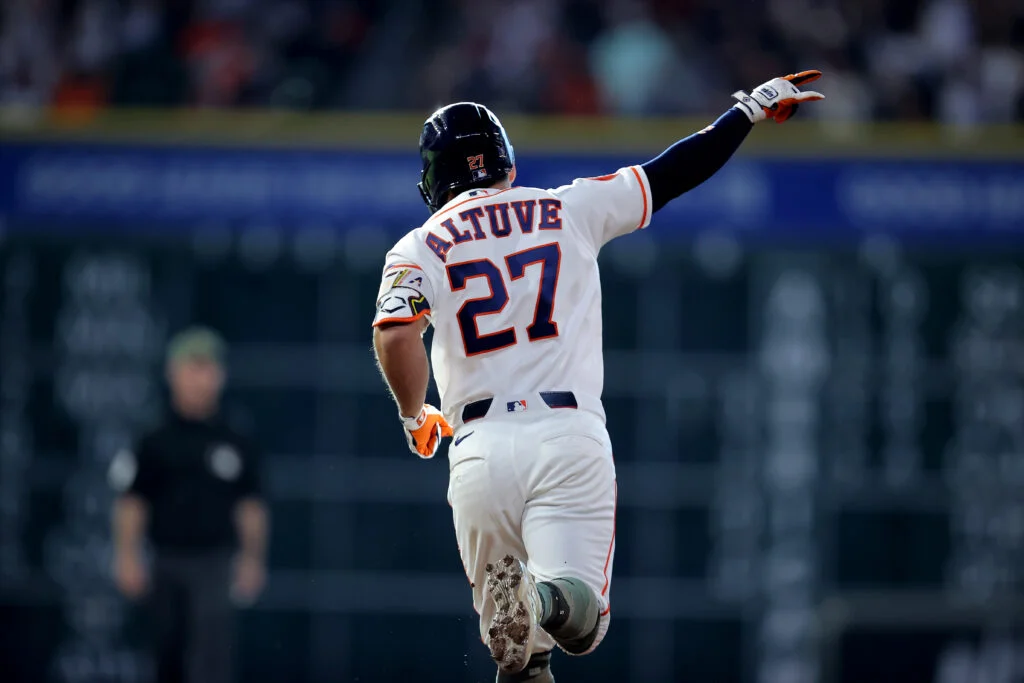 Altuve Lands on IL with Grade 2 Oblique Strain, Astros Shuffle Infield
