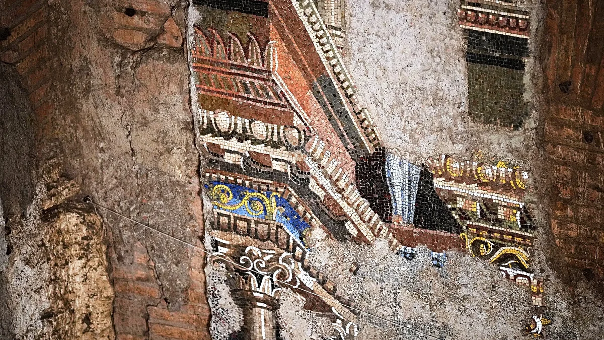 Rome’s Hidden Grandeur Unveiled: 1st-Century Painted City and Great Mosaic at Trajan’s Baths
