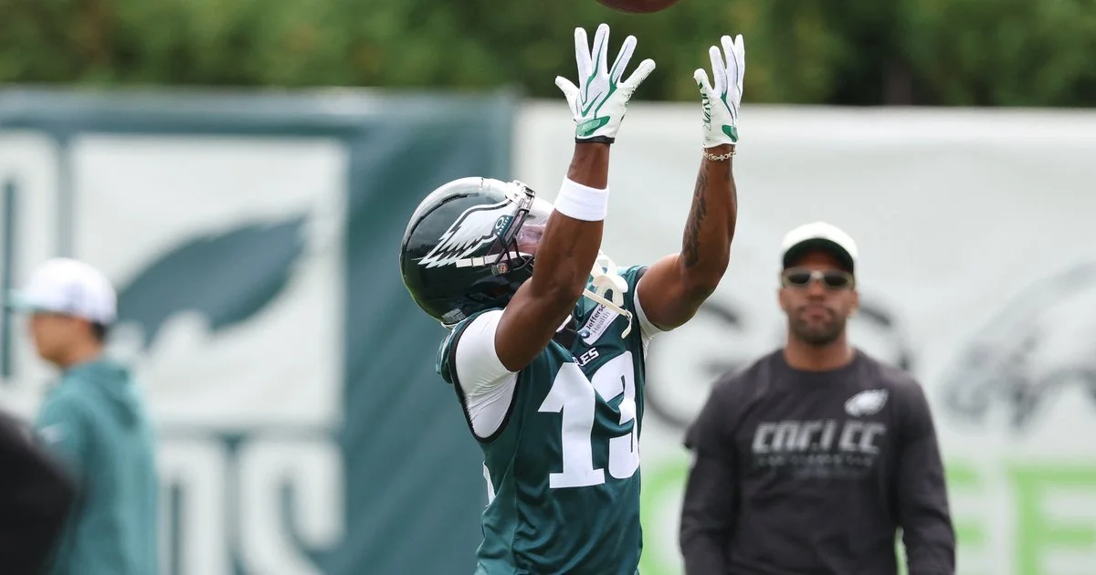Wicks's clutch grab fuels Eagles Day 2 as Payton stumbles