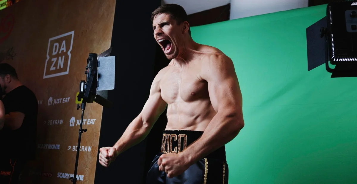 Verhoeven dwarfs Usyk at weigh-in for Egypt boxing showdown