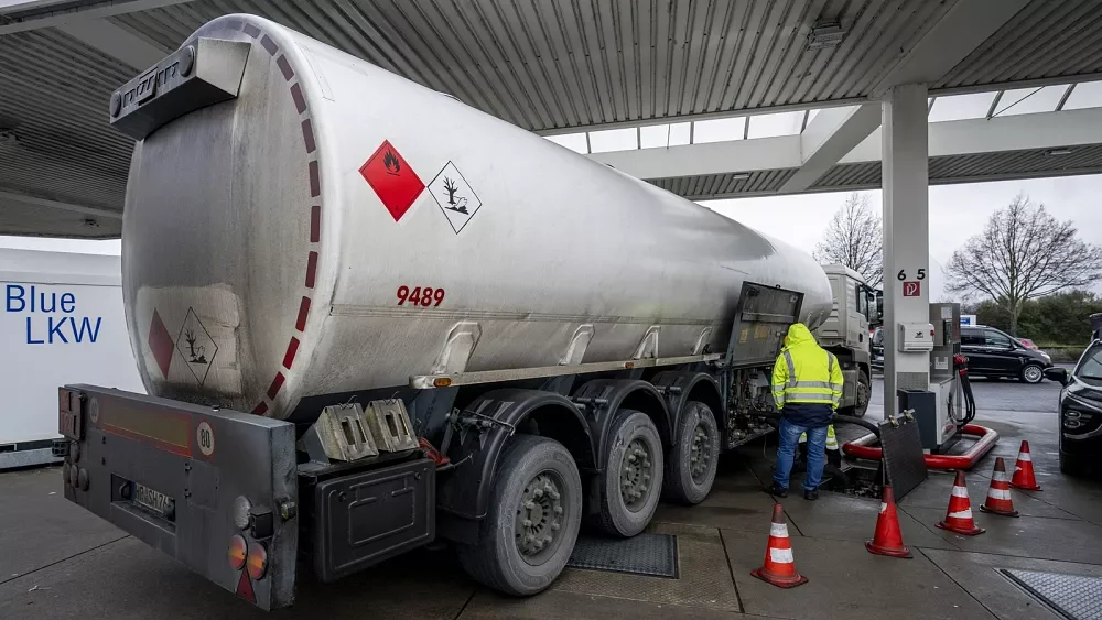 Sweeping bans lead to 90% drop in EU imports of Russian oil.