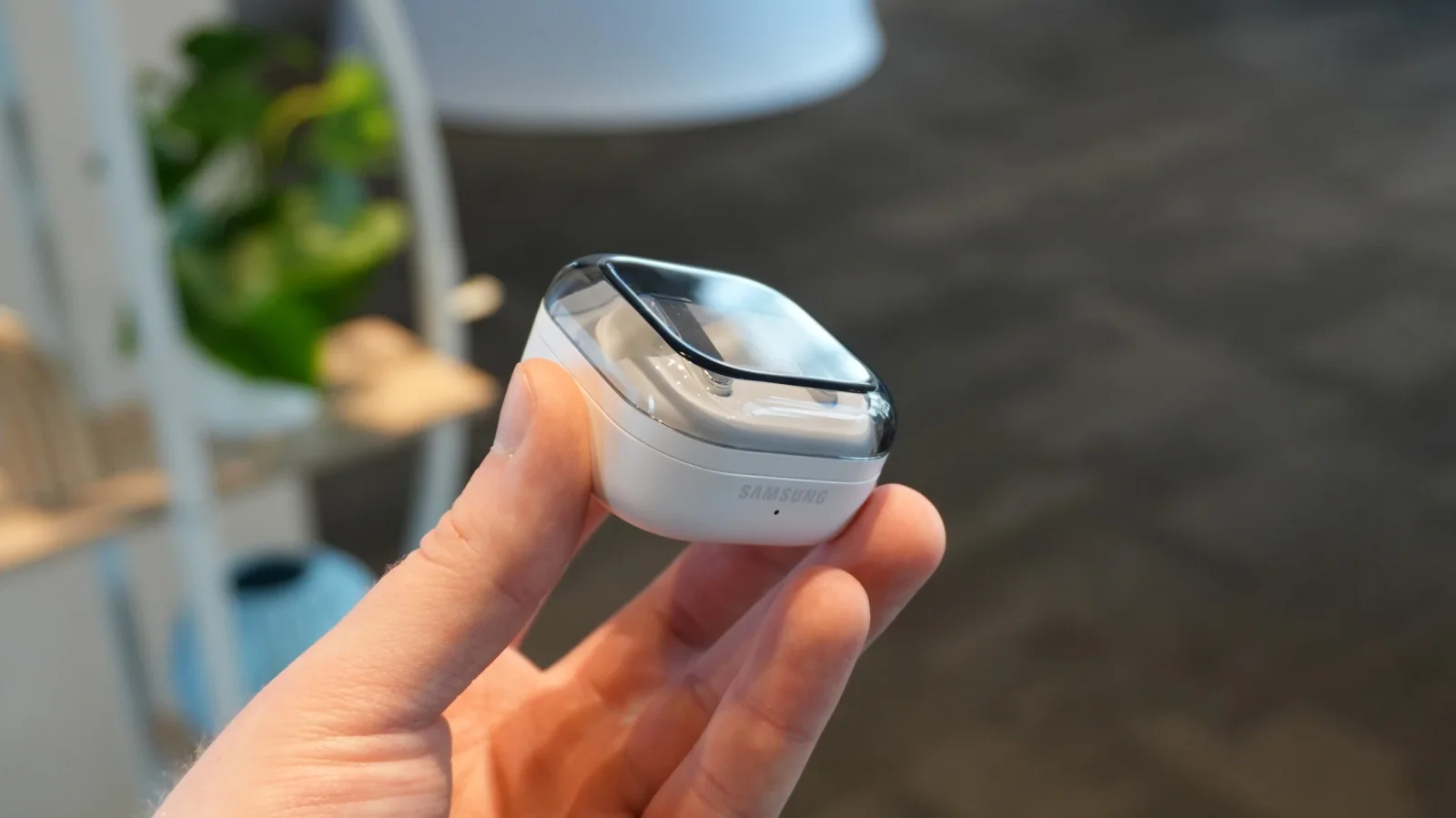 Samsung hones ear-hook Galaxy Buds with Canal 5 codename