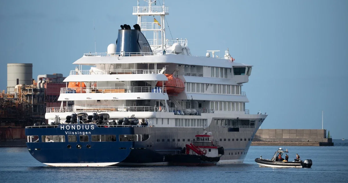 Tenerife evacuations begin as hantavirus-stricken MV Hondius docks for disembarkation
