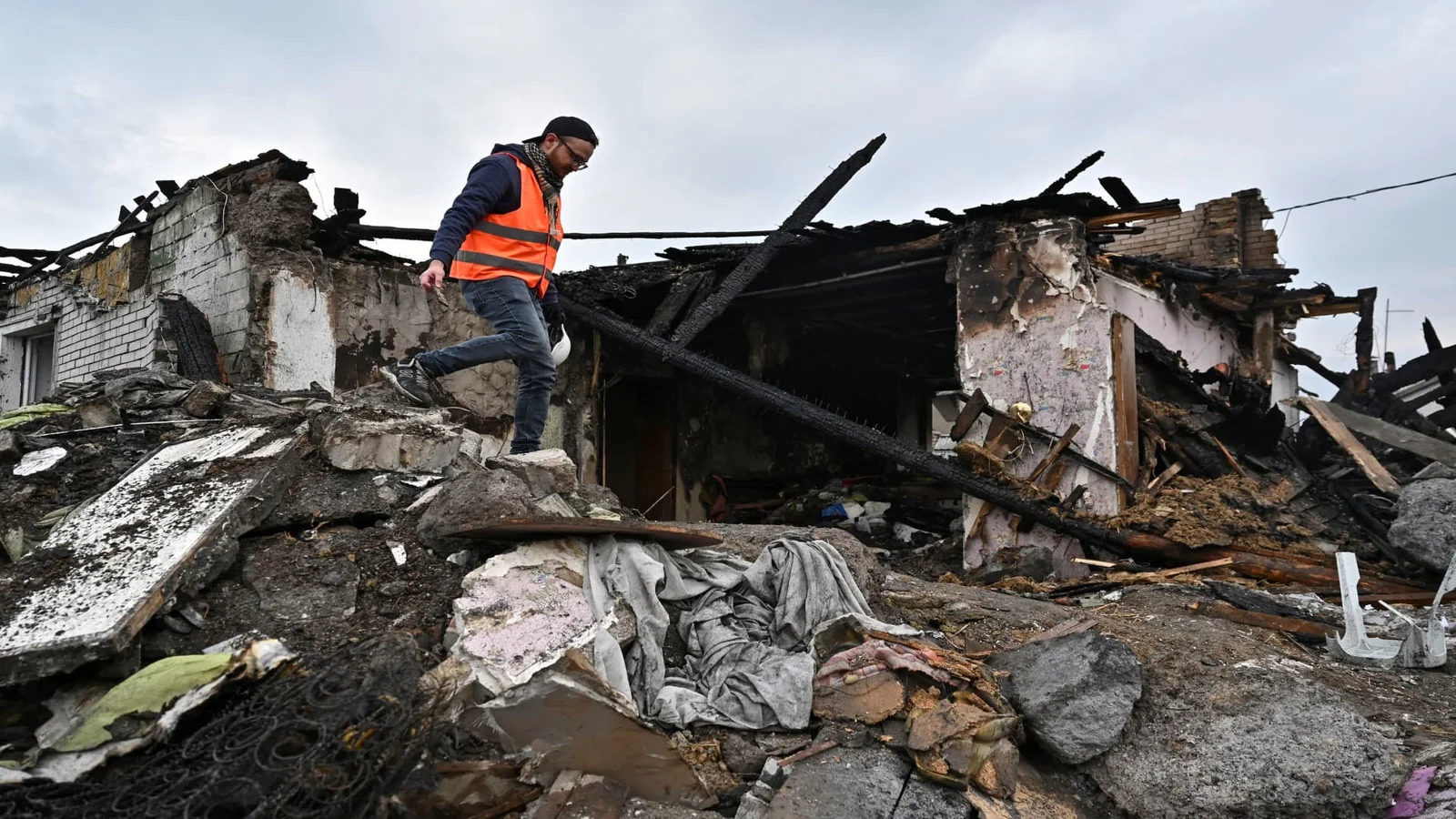 Violence persists in Ukraine despite Easter calls for peace