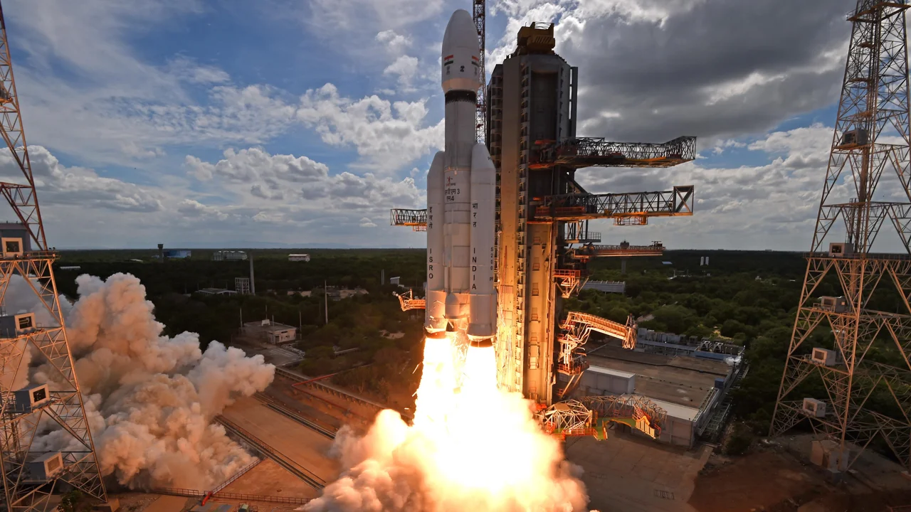 "India's Chandrayaan-3: Leading the Race to the Moon"