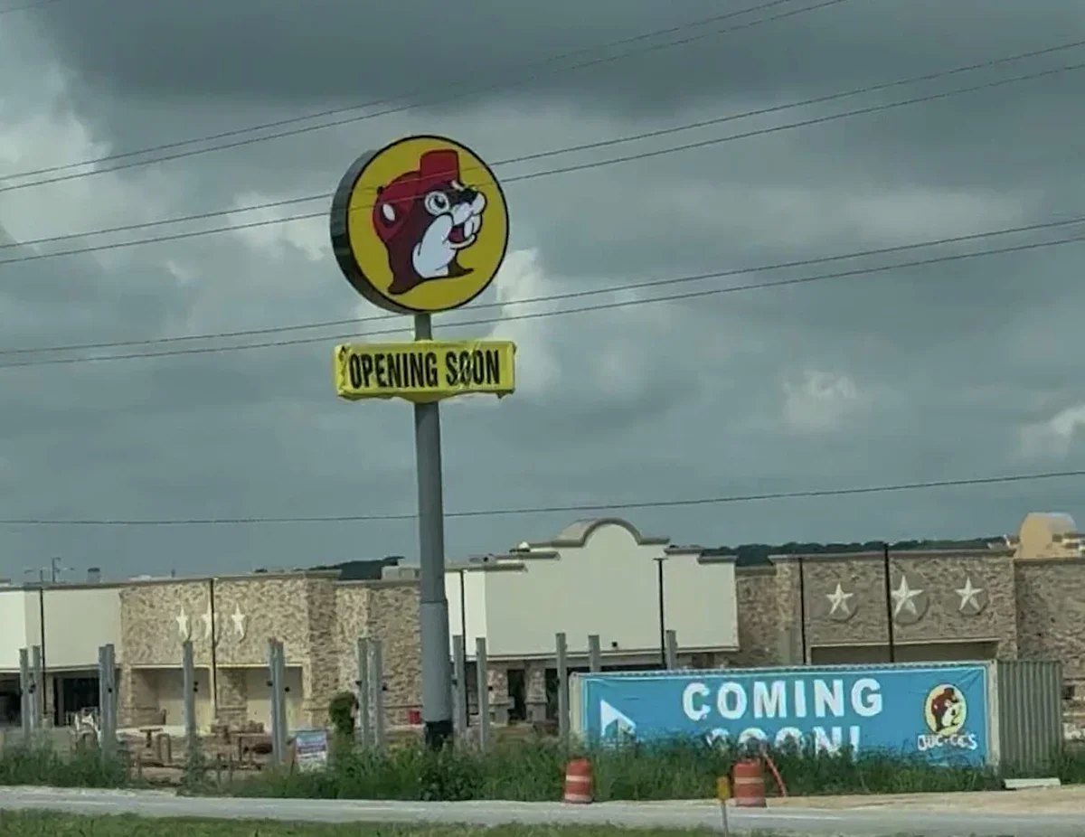 Buc-ee’s Hill Country location nudges closer to opening with new sign