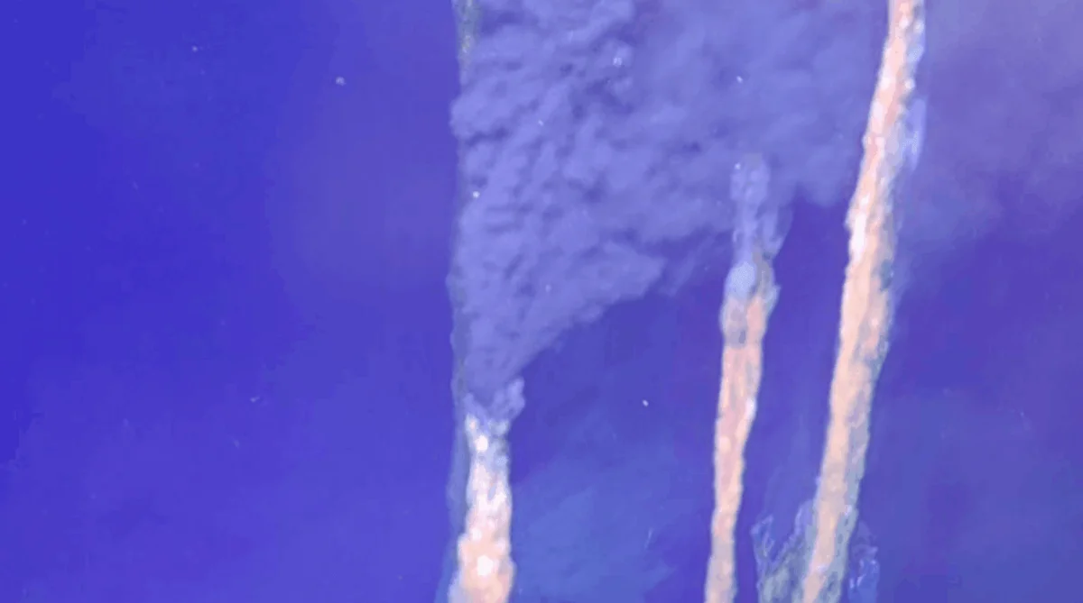 Life Persists in 400°C Black Smokers at Beebe Vent Field, the Ocean’s Deepest Vents