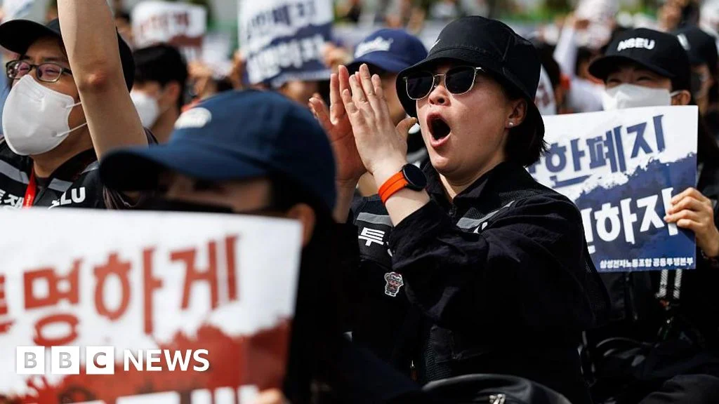 Samsung workers suspend strike amid tentative AI bonus deal
