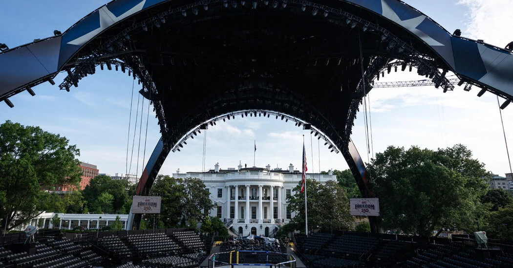 Trump Turns the White House Lawn Into a Vegas-Style UFC Claw