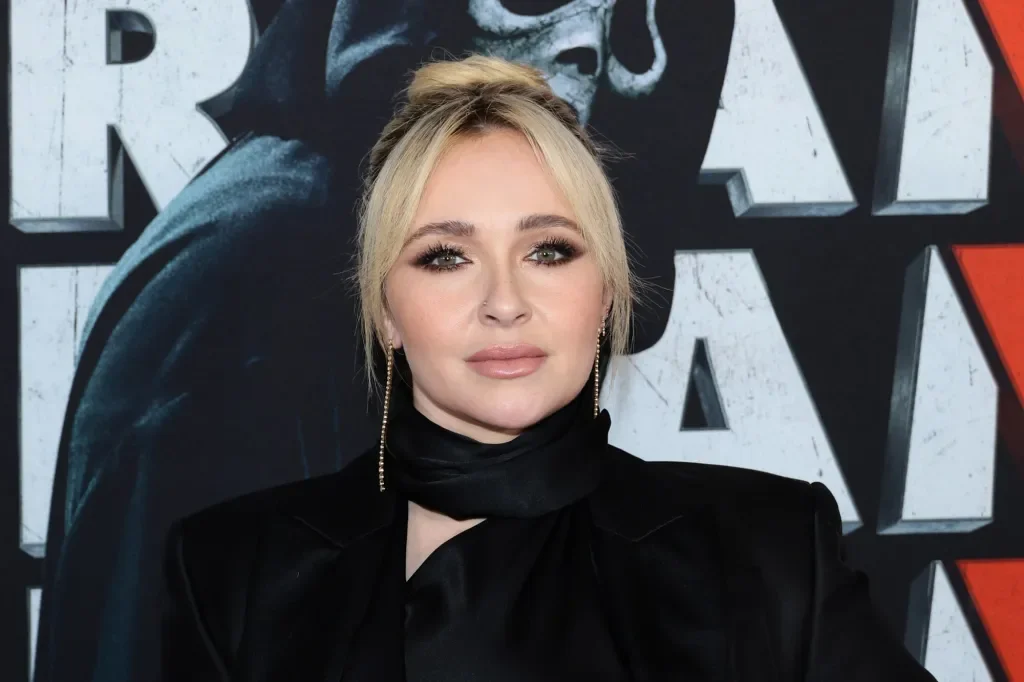 Hayden Panettiere says an Oscar-winning actor exposed himself to her after a party