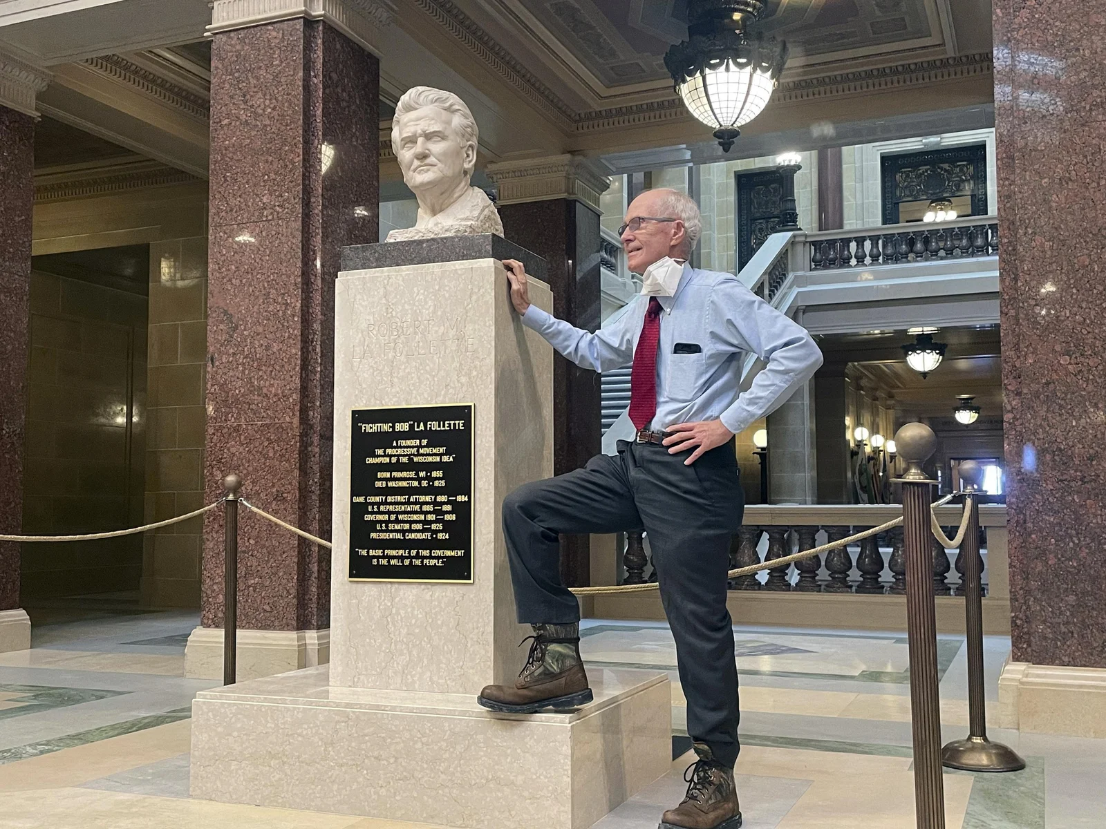 Wisconsin Secretary of State La Follette Resigns from Democratic Party