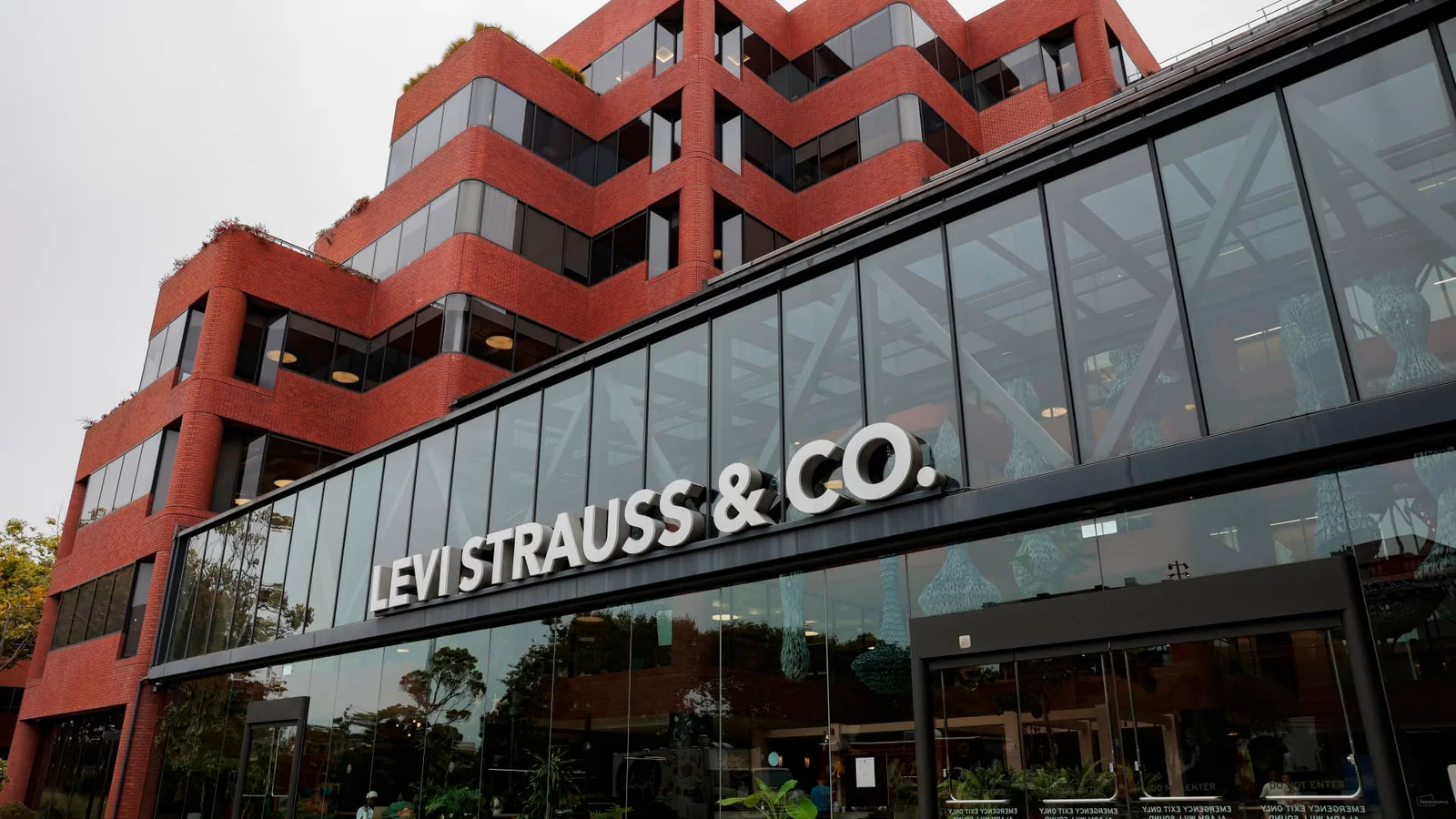 Levi’s Q2 Beat Triggers Higher Guidance and Dividend Boost