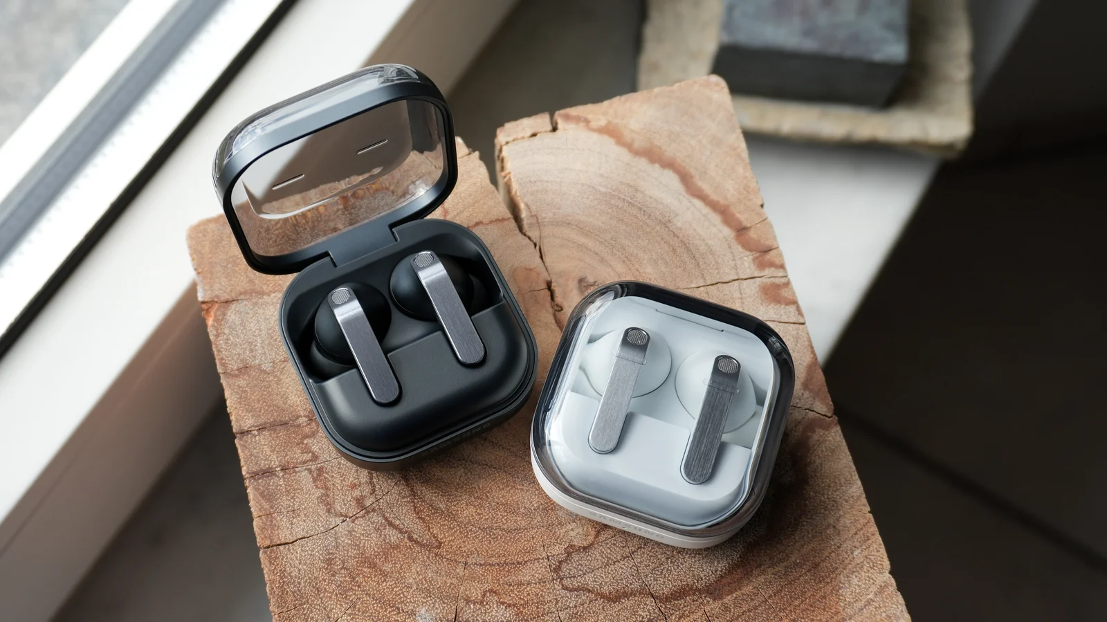 Open-ear Galaxy Buds On leak hints at loop design and mixed feature set