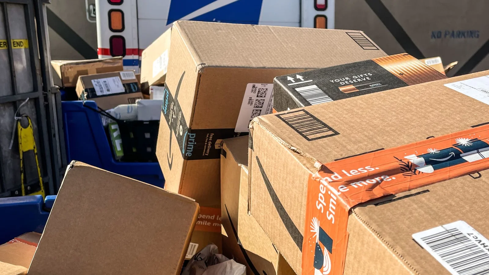 Rural Delivery at Risk as Amazon Cuts USPS Share in New Shipping Pact