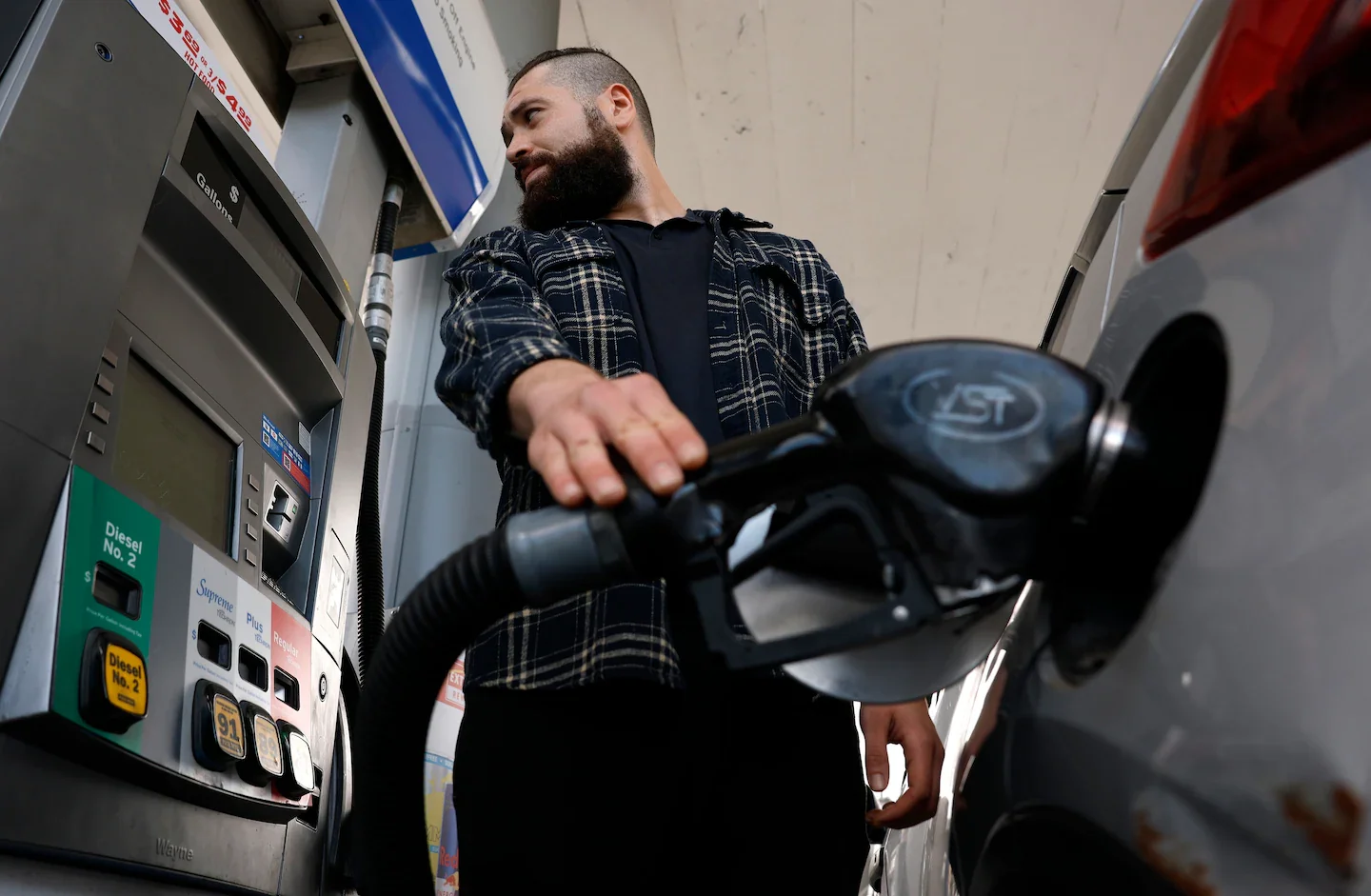 Trump proposes pausing federal gas tax to curb prices amid Iran tensions