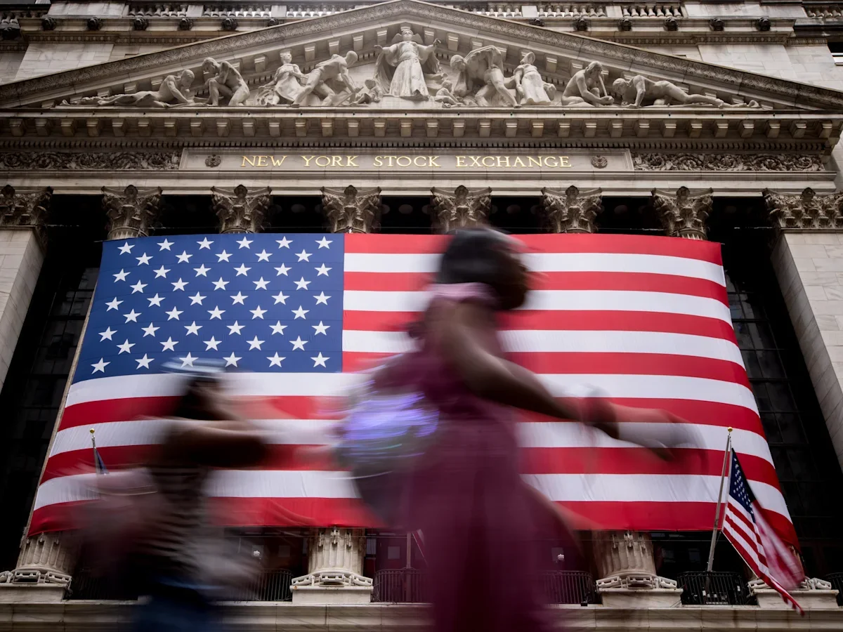 Debt Deluge and Dimming Savings Put US Growth at Risk