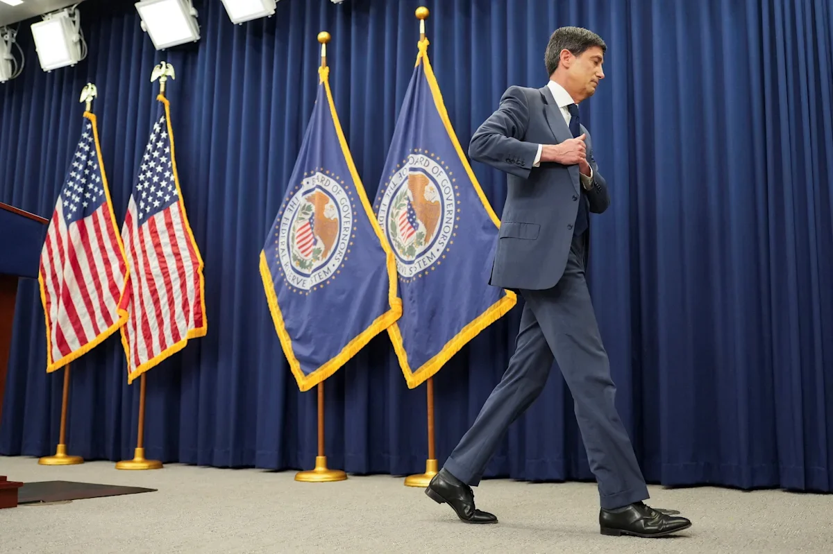 Warsh’s New Fed Tone Signals a Hawkish but Market-Sensitive Path for Investors
