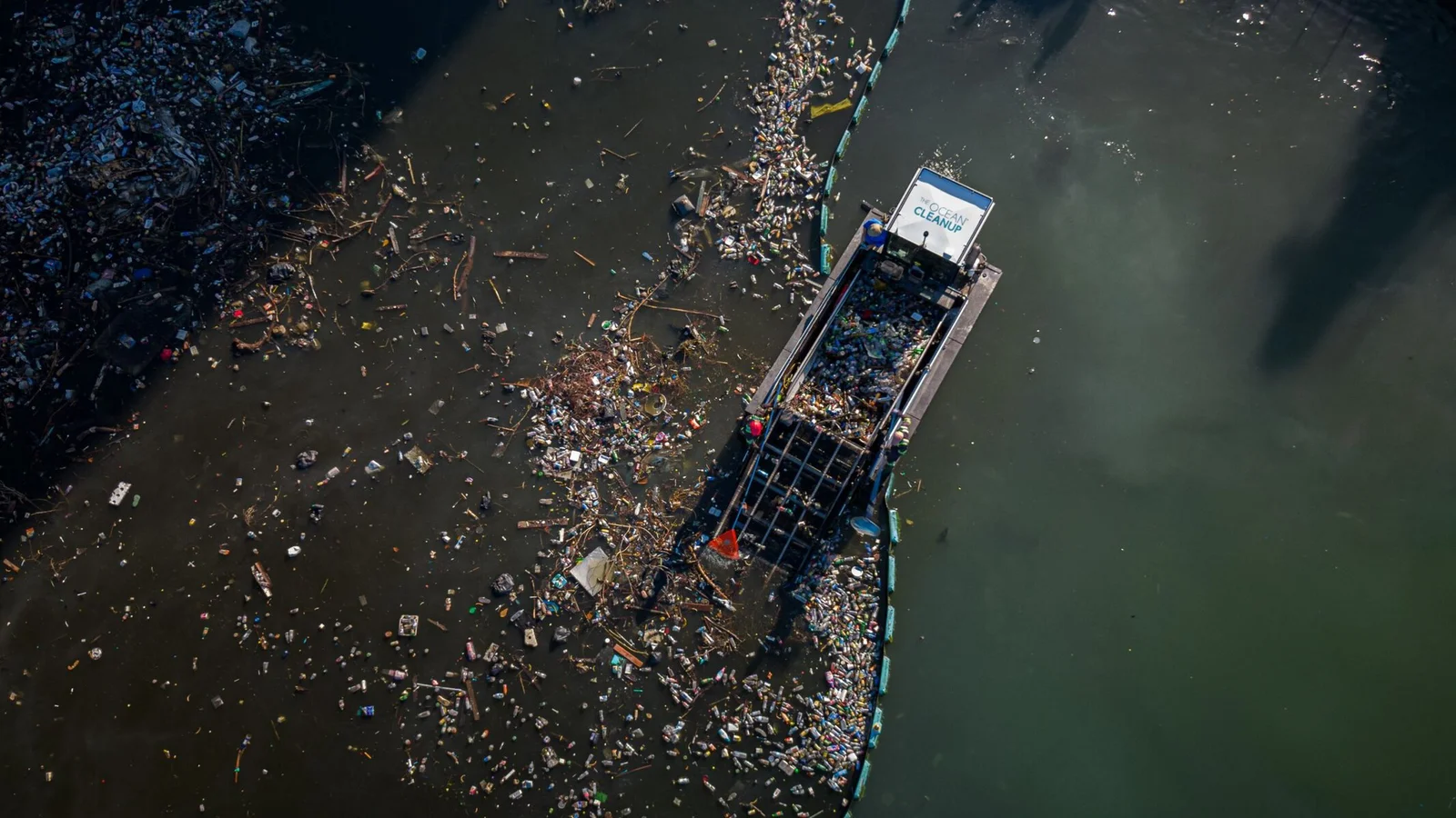 Robotic Cleanup Fleet Aims to Remove 90% of Ocean Plastic by 2040