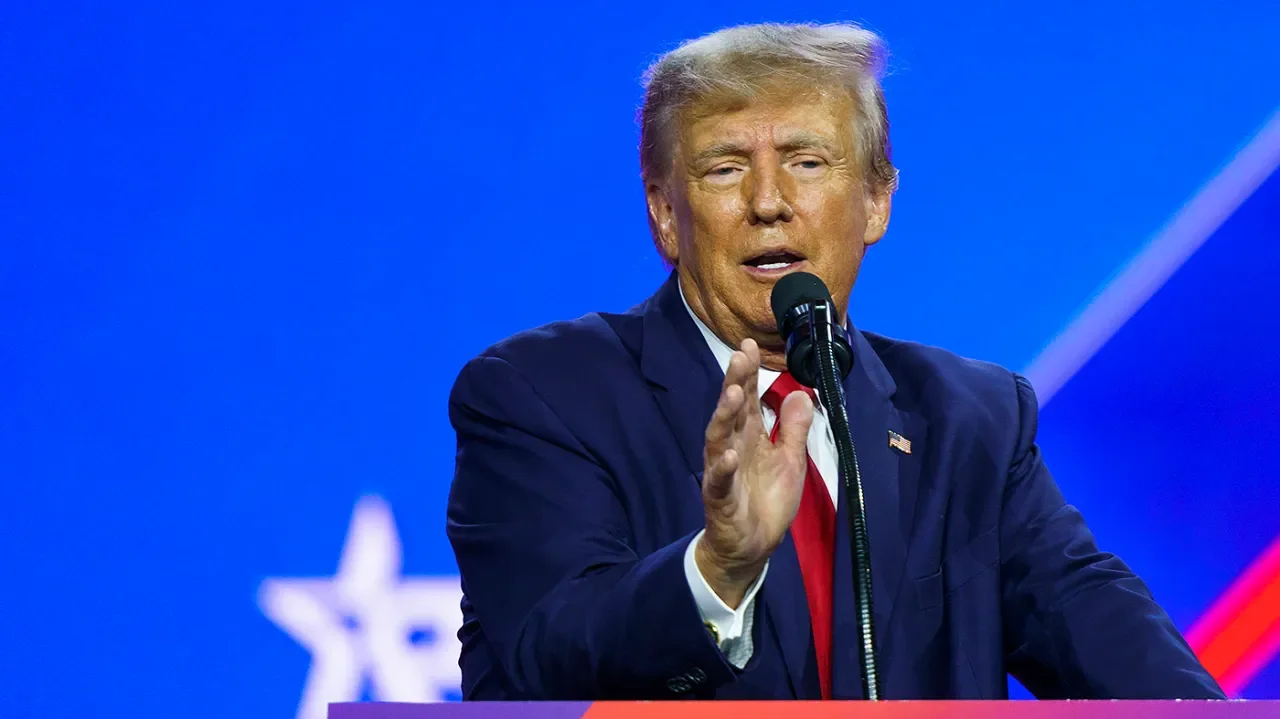 Trump criticizes Fed Chair and proposes unconventional solution to banking crises.