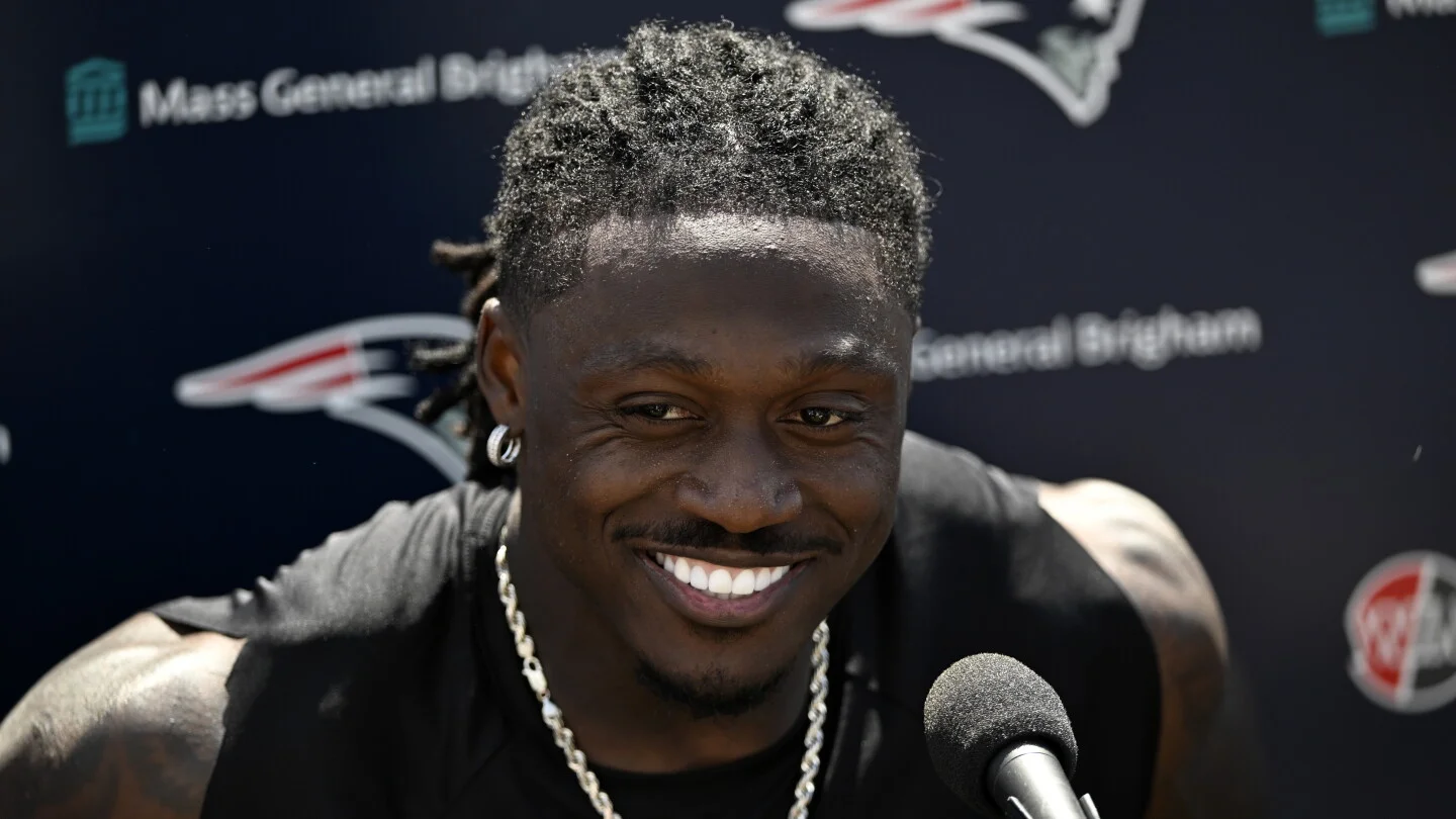 A.J. Brown: No talks with Hurts since trade, focused on Patriots