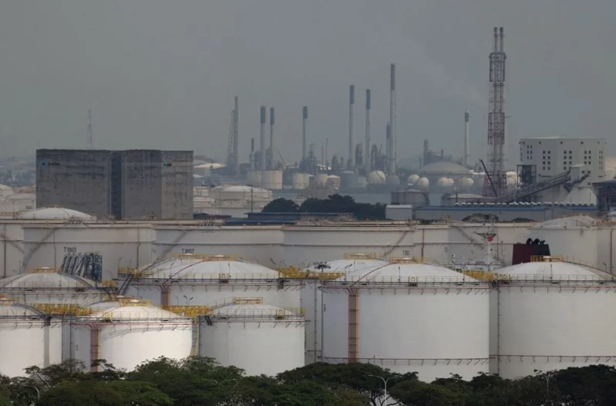 Oil dips as Strait of Hormuz traffic picks up, easing supply fears