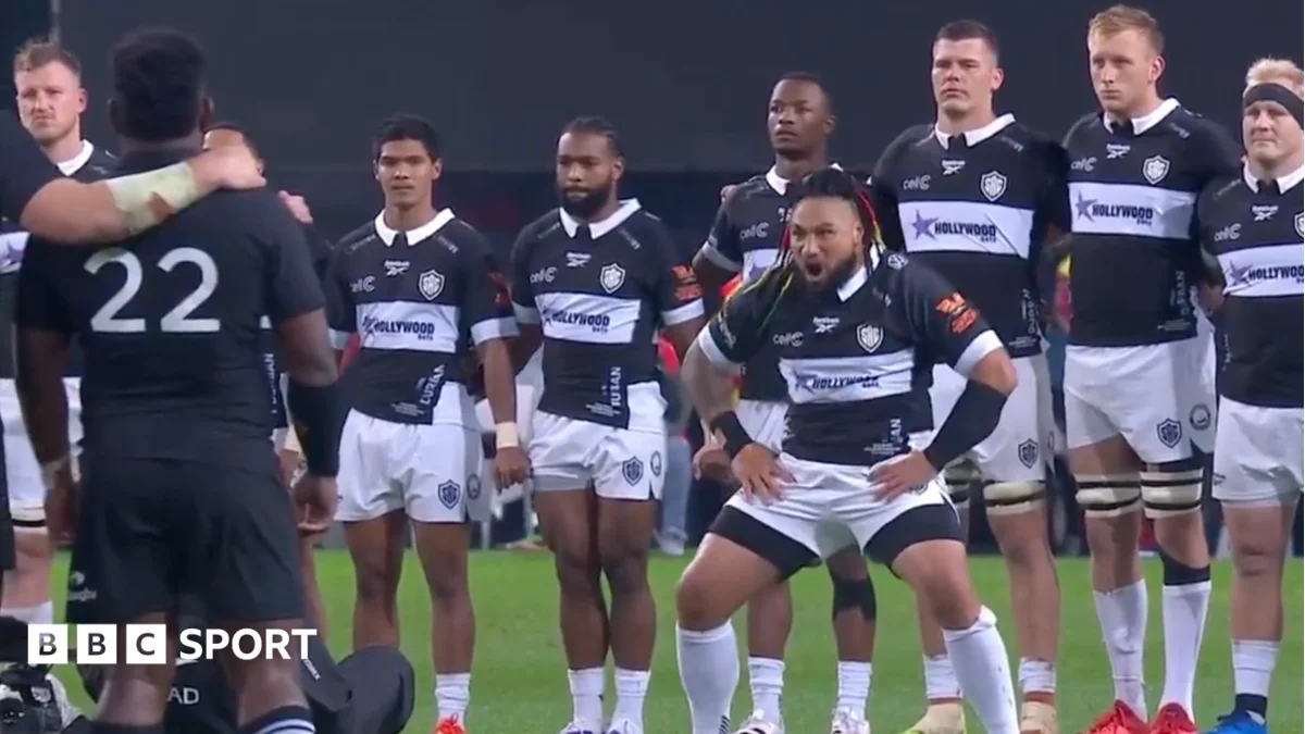 Ma'a Nonu responds with solo Kapa o Pango to All Blacks' haka