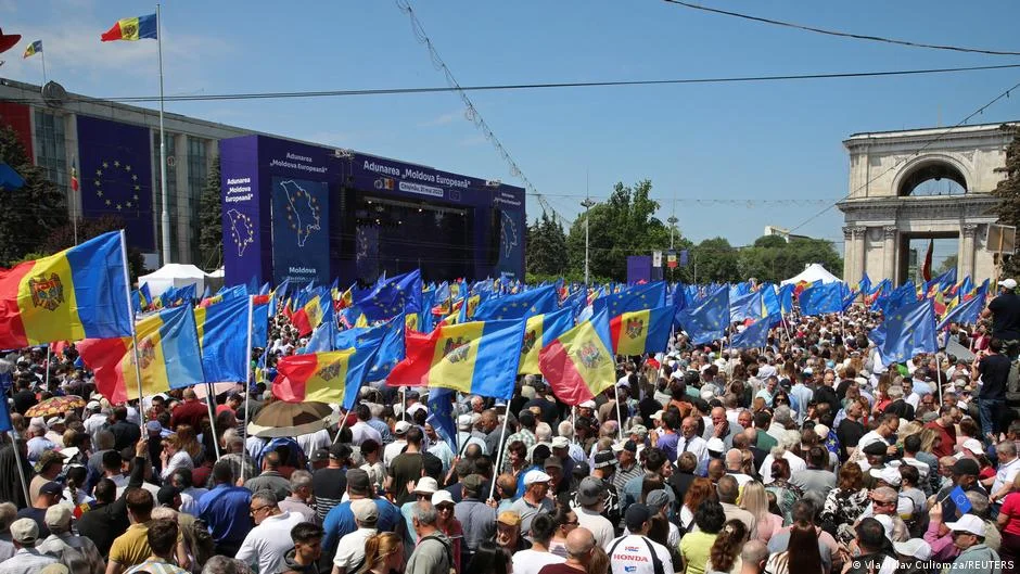 Massive Pro-EU Rally Draws Tens of Thousands in Moldova
