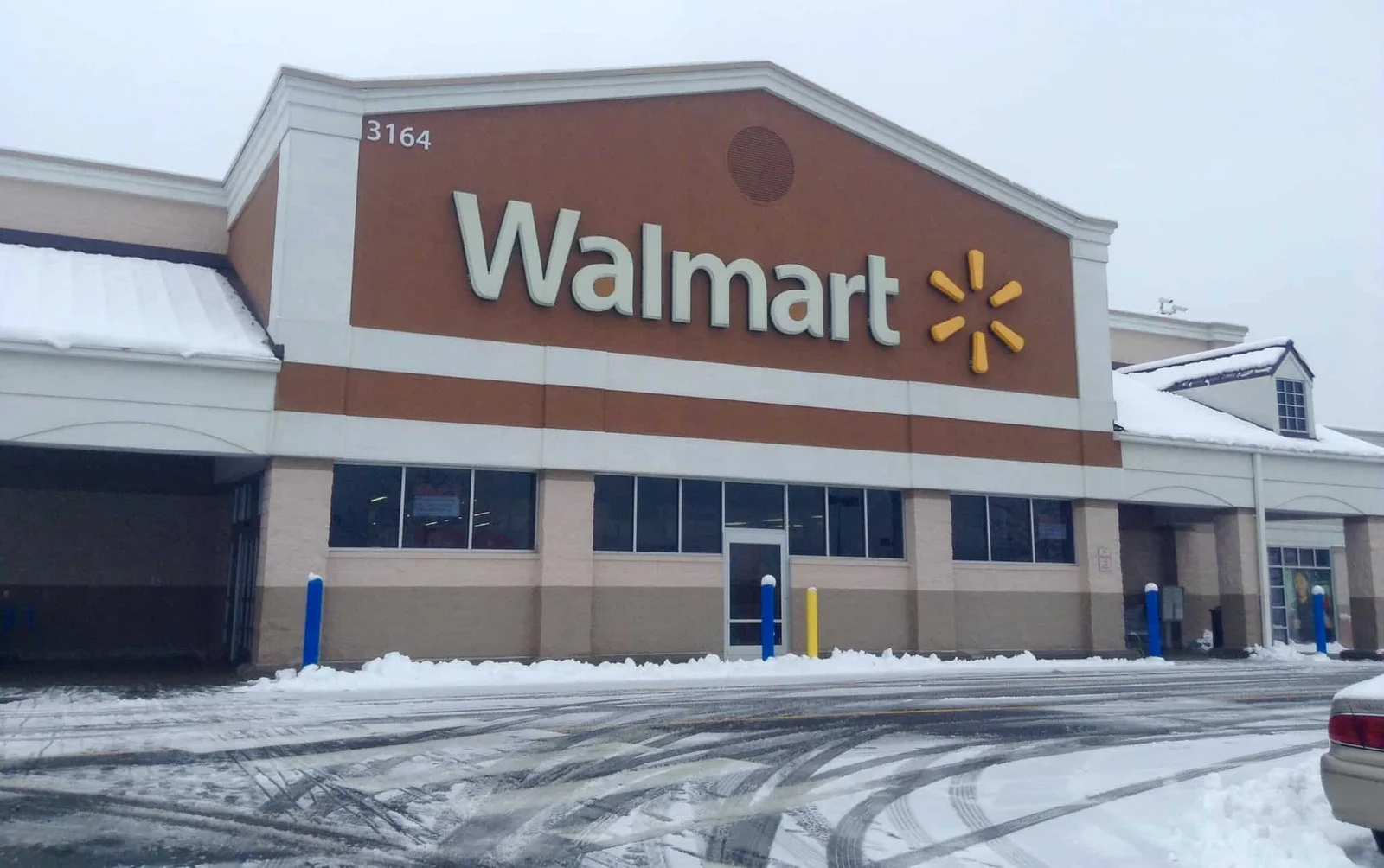 Walmart Tops the Street, Lifts Guidance, but Stock Slumps on Reinvested Margin Gains