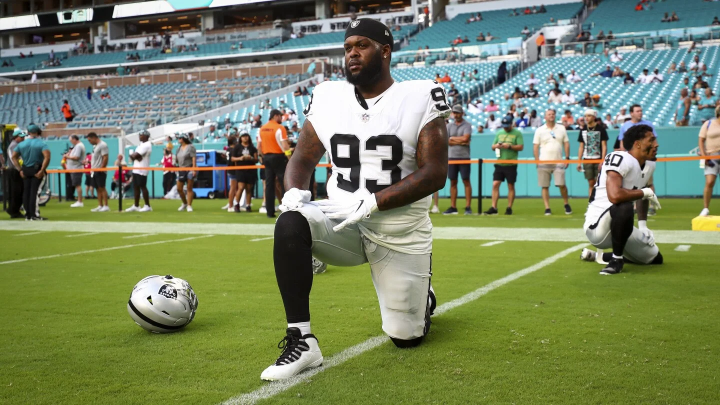 Chiefs Acquire Raiders' Neil Farrell in Trade
