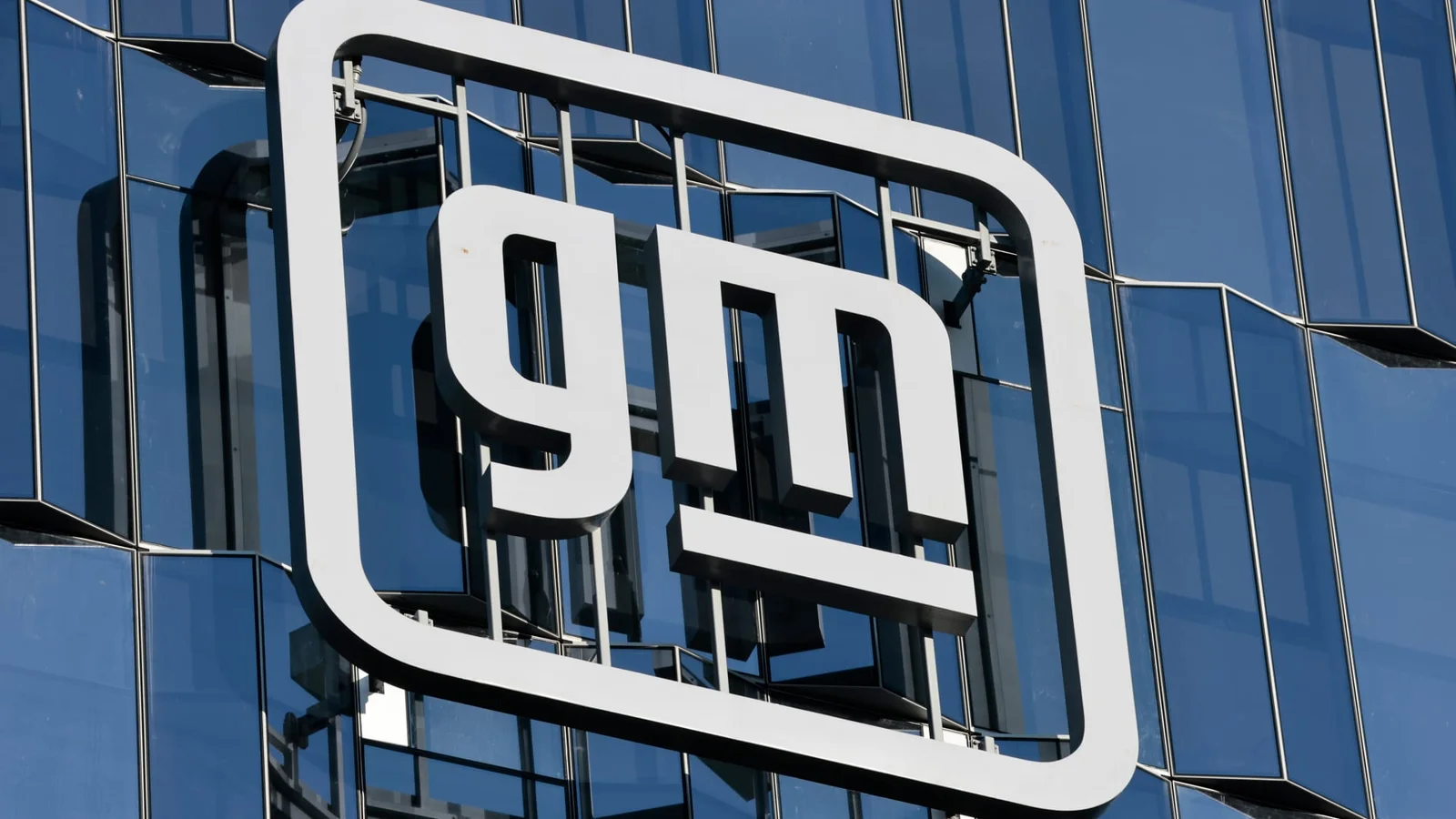 GM IT Layoffs Tied to AI Push as 500–600 Roles Cut