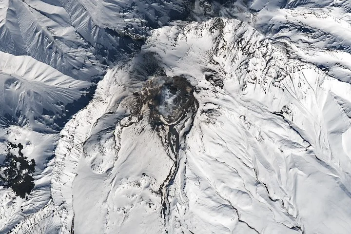 Kamchatka's Shiveluch: Snow Melts Under a Growing Lava Dome