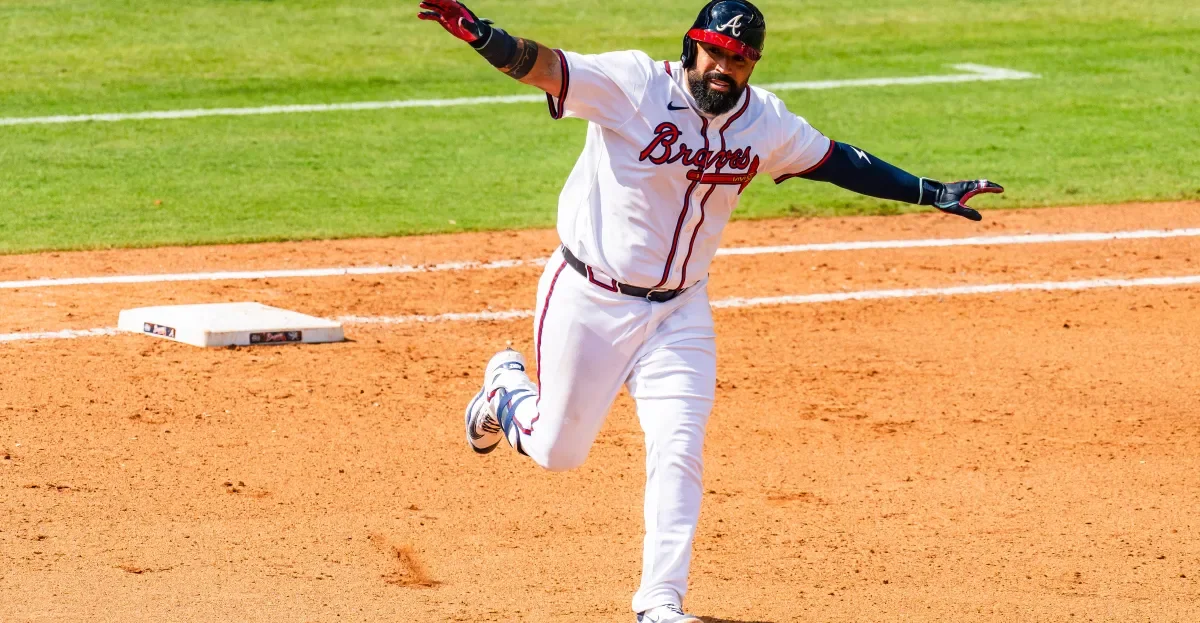 Braves reel from Murphy injury as León and Azócar come back to the majors
