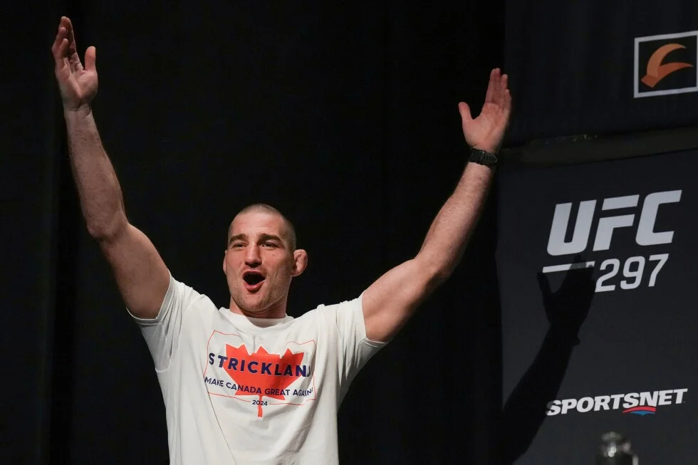 Strickland Stuns Chimaev, Reclaims UFC Middleweight Belt in Split-Decision Win