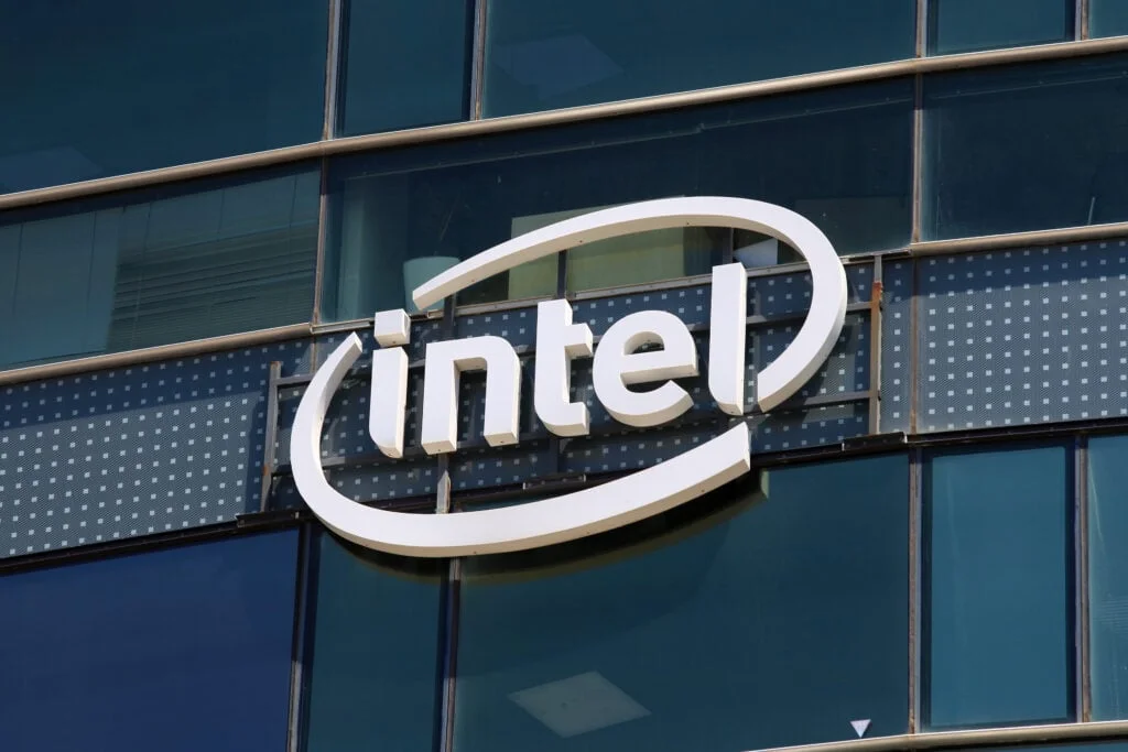 Intel Rides Apple Foundry Buzz to 52-Week High, but Wall Street Remains Divided