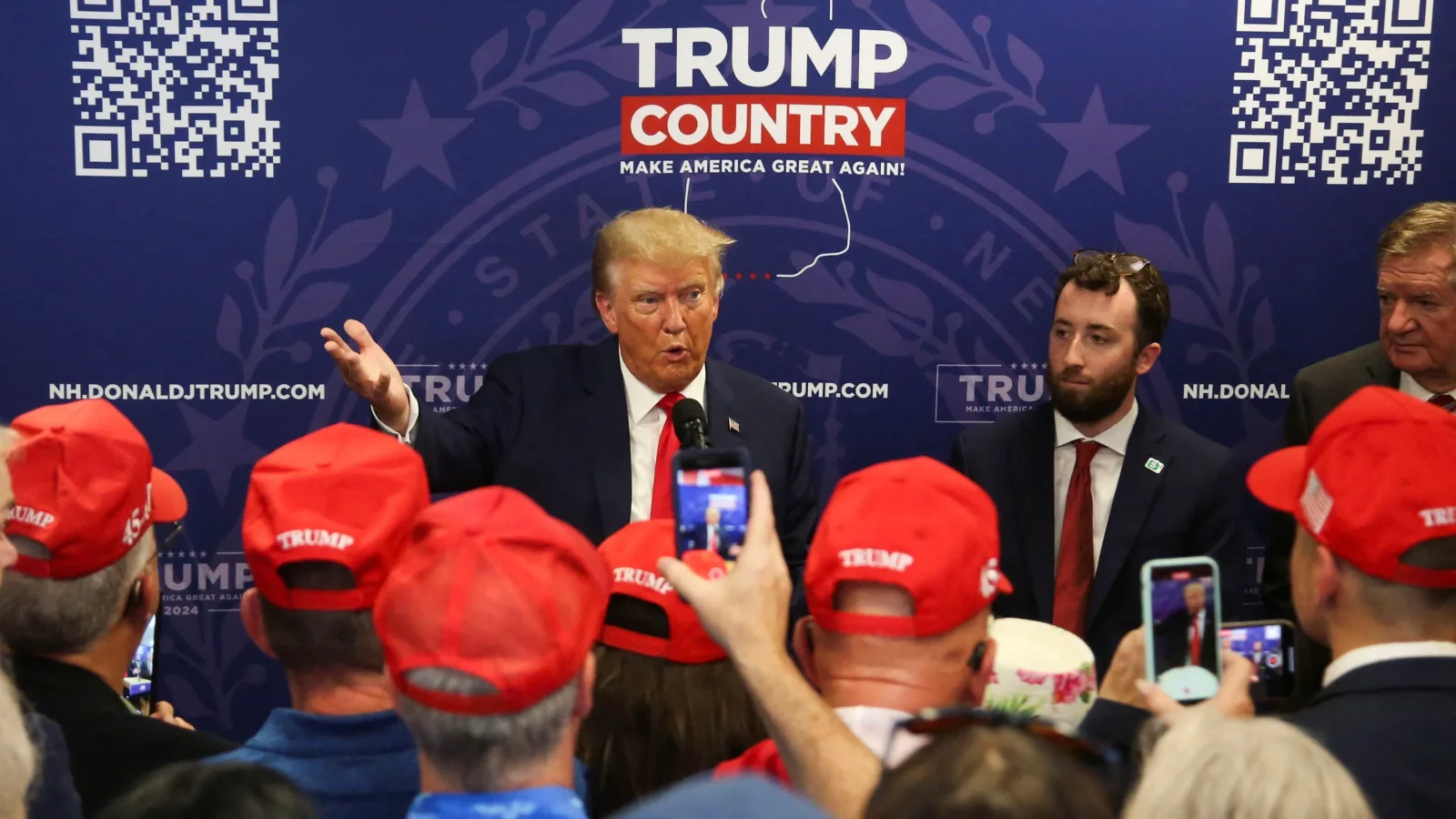 "Poll shows Trump's narrowing lead over GOP 2024 candidates in key early state"