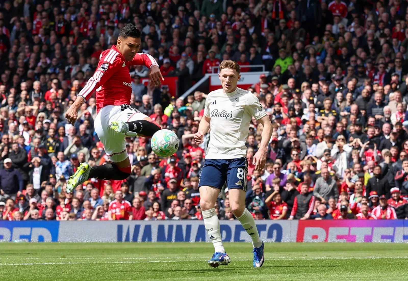 Cunha’s Maverick Moment Lifts United to 3-2 Win Over Forest as Fernandes Ties Assist Record