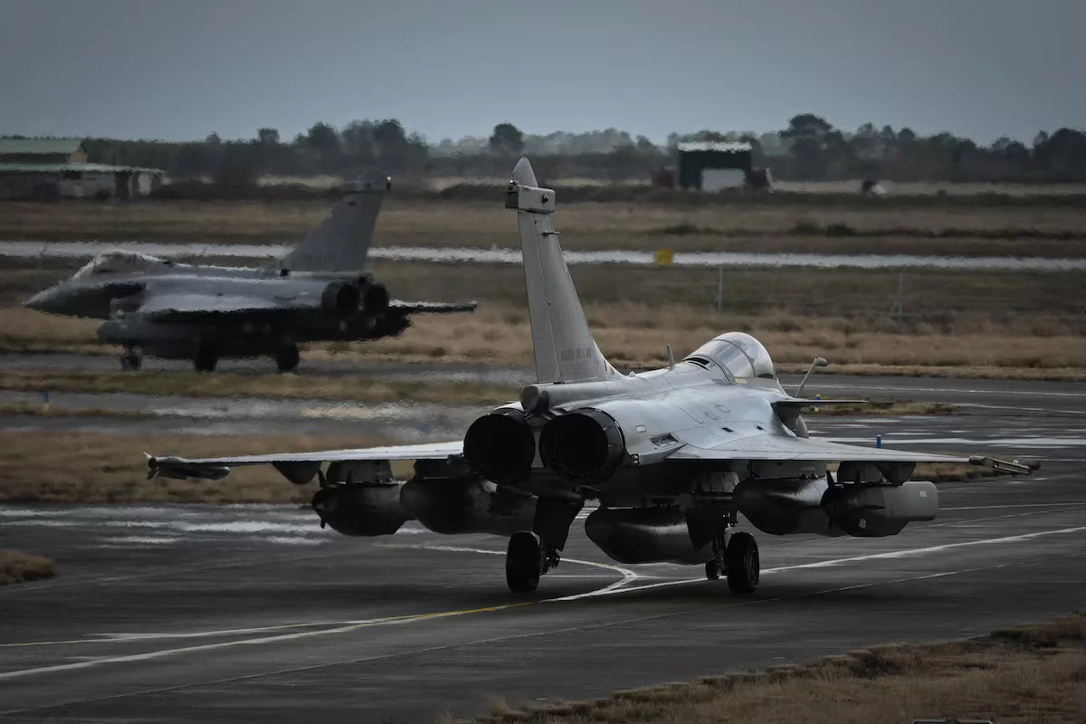 Ukraine and France plot expansion of air power with 16 Rafale jets and new defenses